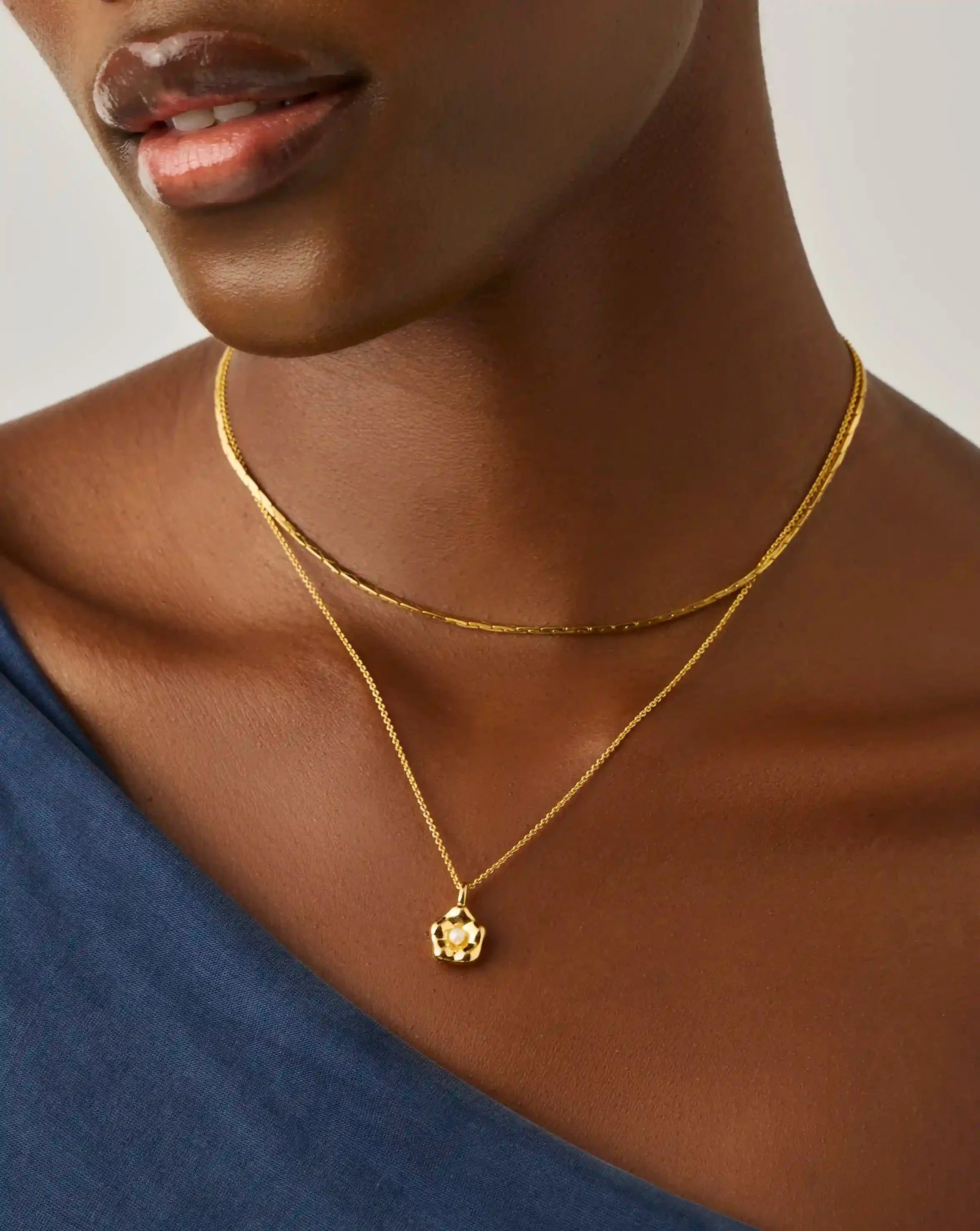 Eny Puffy Daisy Pendant Necklace | 18k Gold Plated/Pearl